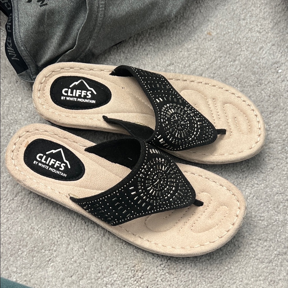 Cliffs by White Mountain Black and Tan Sandals